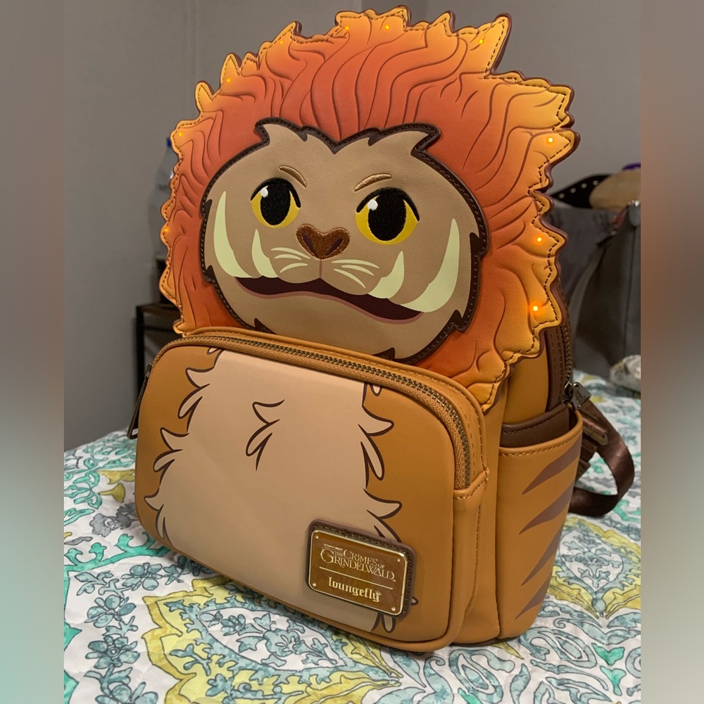 SDCC exclusive Loungefly Harry Potter Fantastic Beasts Zouwu LED Mini Backpack